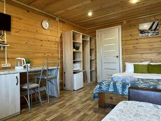 База отдыха Эльдорадо Сахюрта Семейный номер с видом на озеро-5